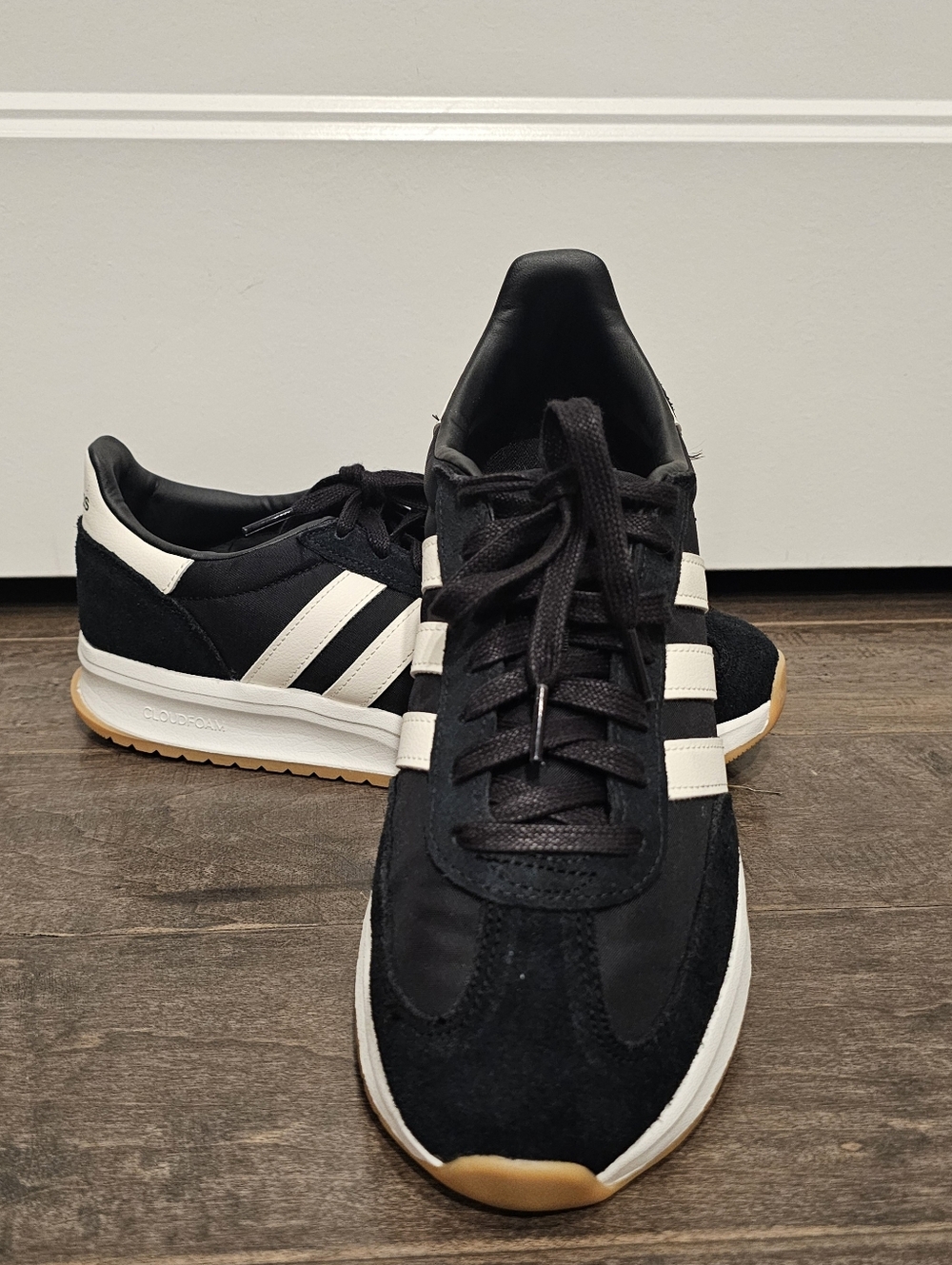 Adidas Womens Run 70s 2.0 Black w/ White Stripes Sz 10 - Picture 9 of 10
